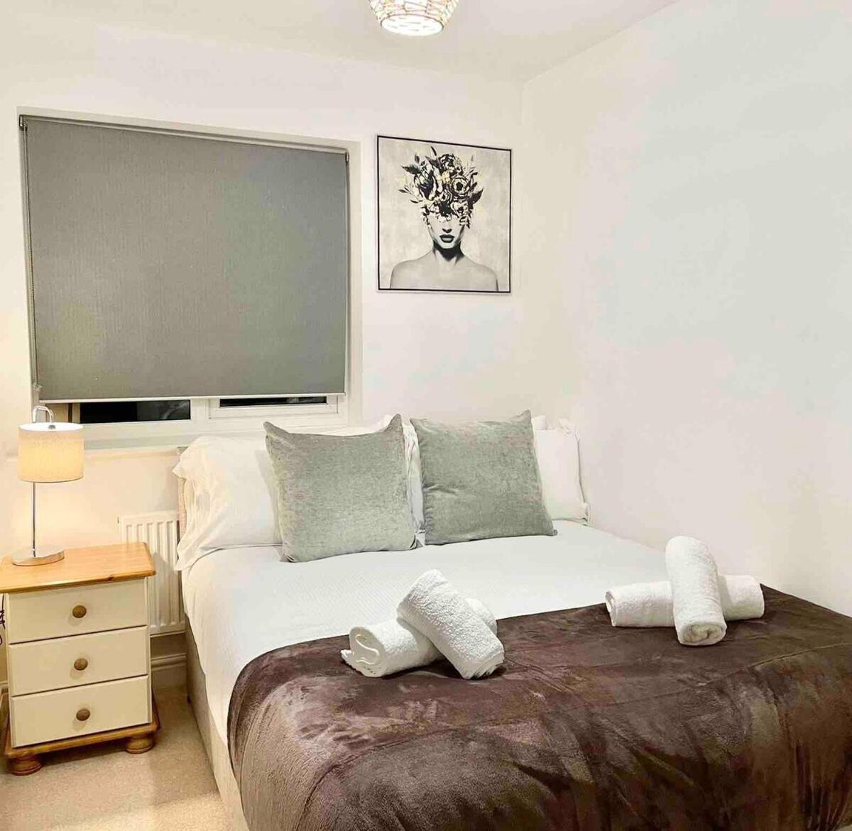 Great Home In Lovely Area With Parking, Sleeps 6 Folkestone Exterior foto