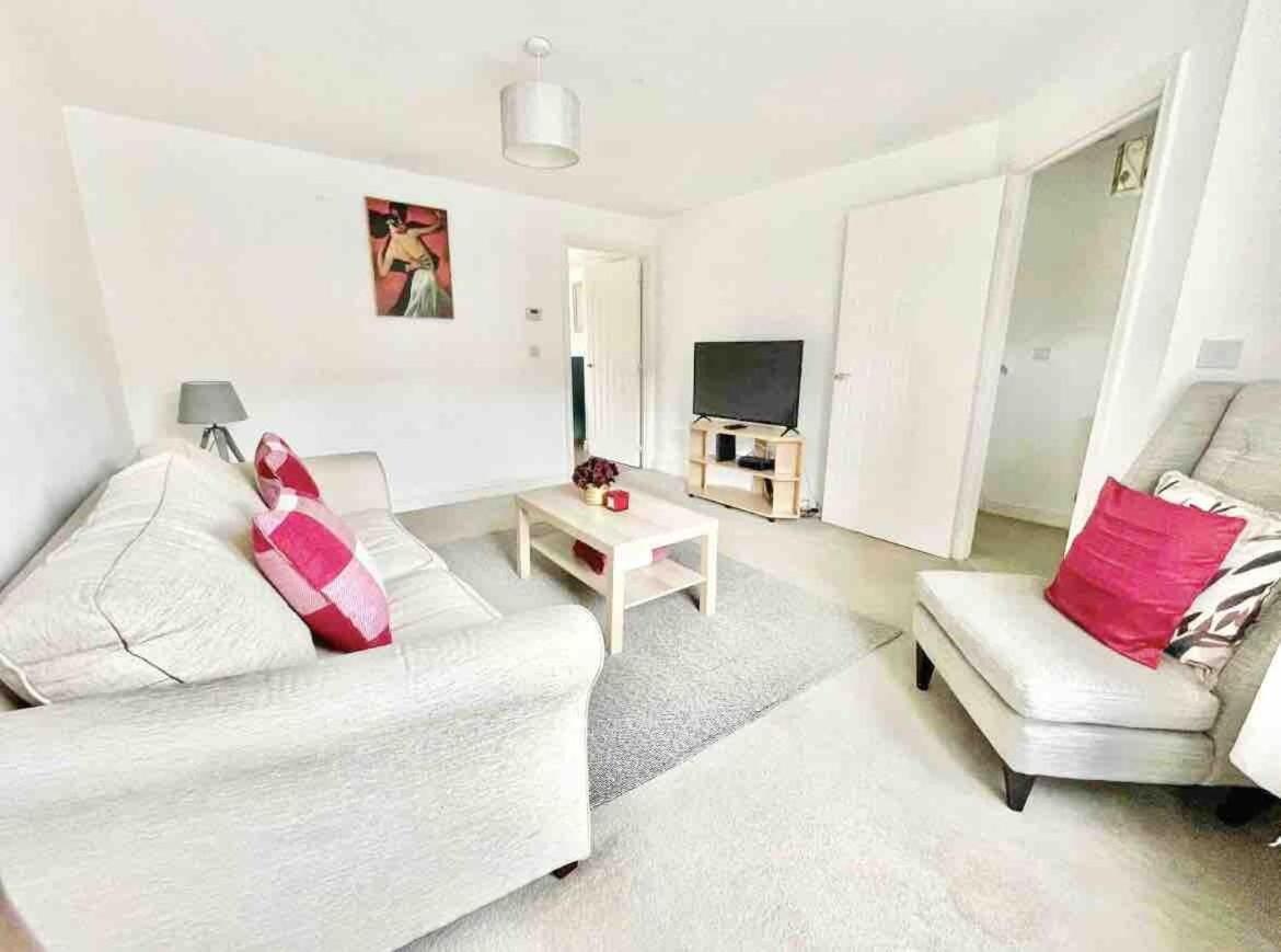 Great Home In Lovely Area With Parking, Sleeps 6 Folkestone Exterior foto